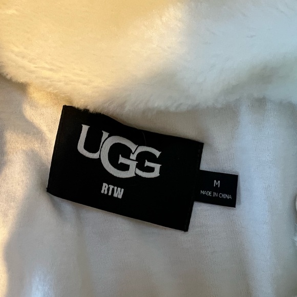 UGG Marlene Quilted Jacket 🔥
Metallic - Picture 9 of 16
